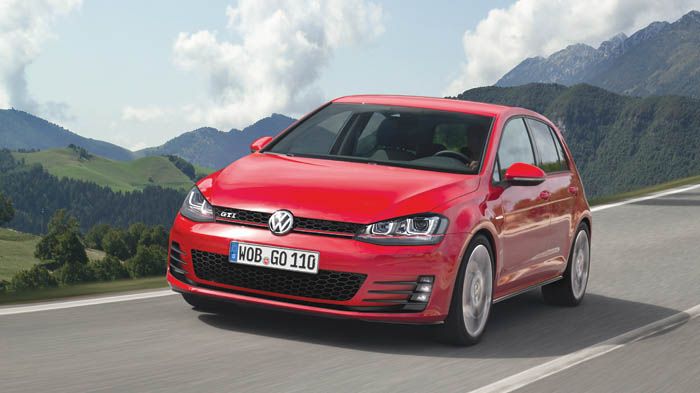 Το νέο VW Golf GTI θα έλθει με αυξημένη ισχύ, γρηγορότερες επιδόσεις, αλλά και χαμηλότερη κατανάλωση σε σχέση με πριν. (κατασκοπευτική φωτογραφία)